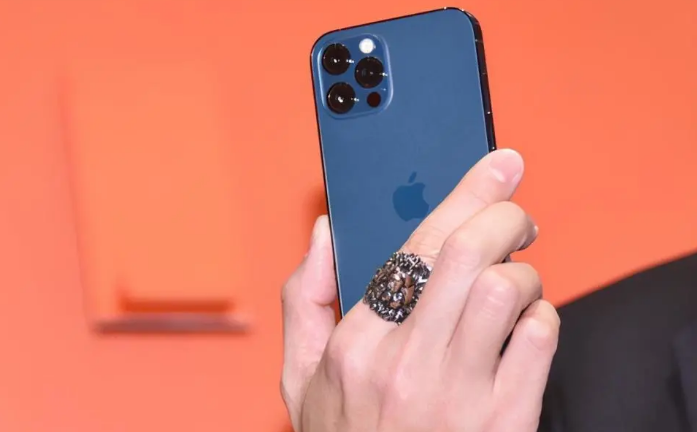 扶绥苹果手机维修分享iPhone12系列重启方法教程 